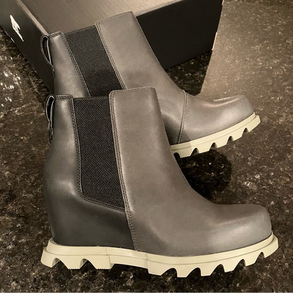 New Sorel Joan of Arctic Wedge III Chelsea Bootie, Waterproof Leather Ankle Boot - Picture 14 of 16